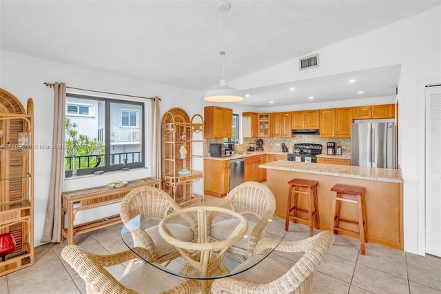 877 Ellen Dr., Key Largo, FL 33037