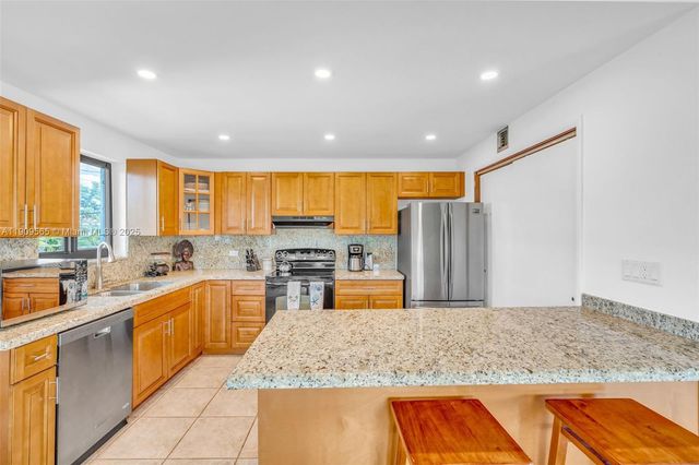 877 Ellen Dr., Key Largo, FL 33037