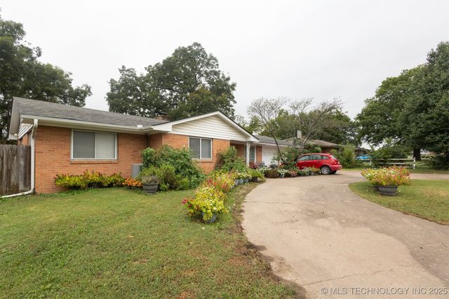 4507 E Frank Phillips Boulevard, Bartlesville, OK 74006