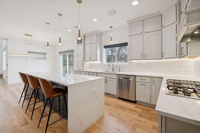 18305 Dove Court, Eden Prairie, MN 55347