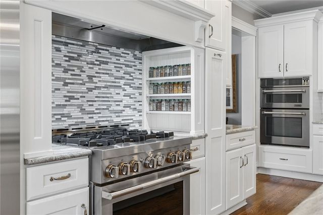 1271 Redfern Dr, Upper St Clair, PA 15241