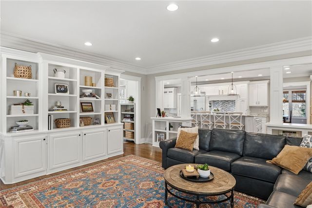 1271 Redfern Dr, Upper St Clair, PA 15241