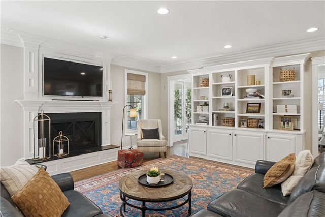 1271 Redfern Dr, Upper St Clair, PA 15241