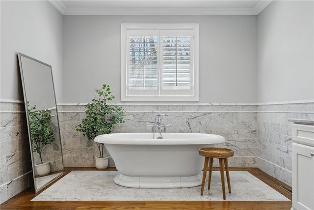 1271 Redfern Dr, Upper St Clair, PA 15241