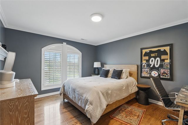 1271 Redfern Dr, Upper St Clair, PA 15241