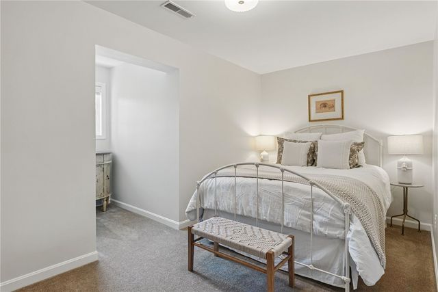 1271 Redfern Dr, Upper St Clair, PA 15241