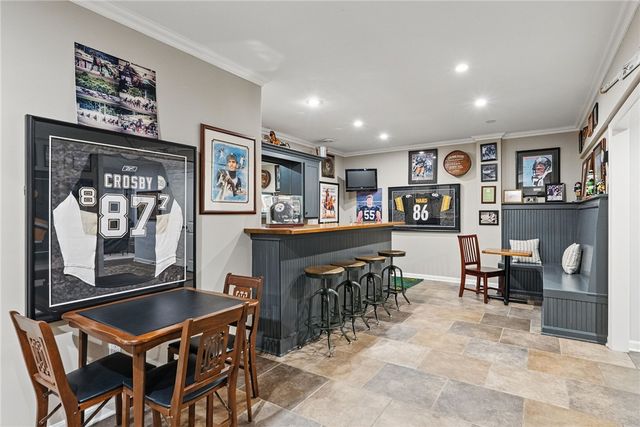 1271 Redfern Dr, Upper St Clair, PA 15241