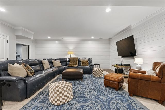 1271 Redfern Dr, Upper St Clair, PA 15241