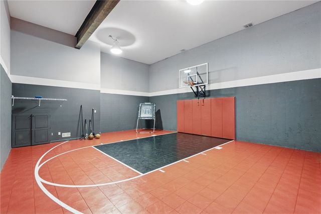 1271 Redfern Dr, Upper St Clair, PA 15241