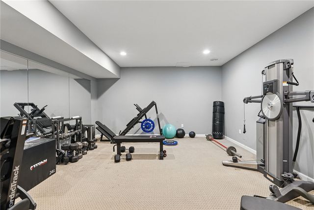 1271 Redfern Dr, Upper St Clair, PA 15241