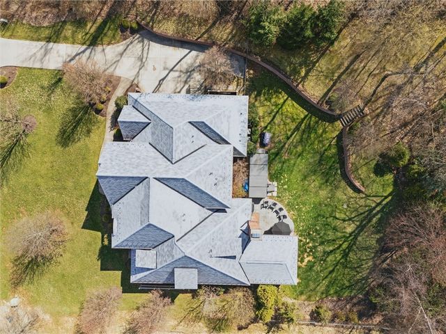 1271 Redfern Dr, Upper St Clair, PA 15241