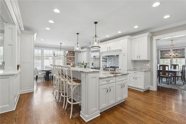 1271 Redfern Dr, Upper St Clair, PA 15241