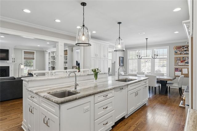 1271 Redfern Dr, Upper St Clair, PA 15241