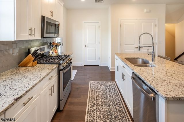 30 Colgate Dr, Morris Twp., NJ 07960