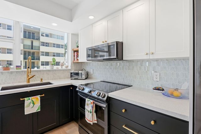 1239 Hillsboro Mile 302, Hillsboro Beach, FL 33062