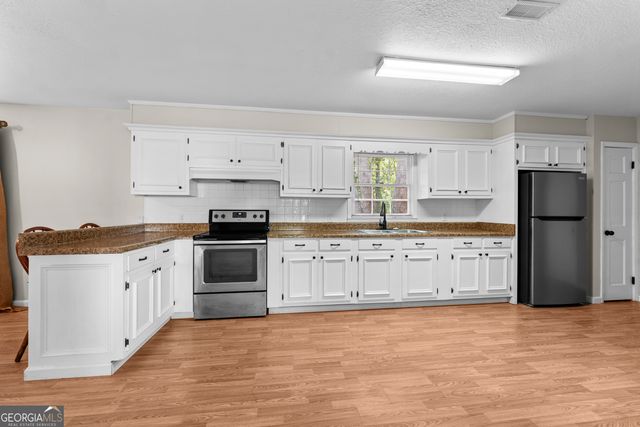 91 Peagler Street, Homerville, GA 31634