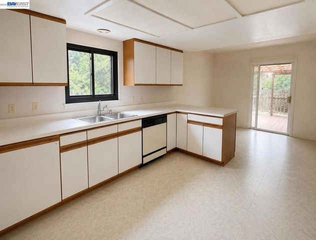 859 Mills Ave, San Bruno, CA 94066