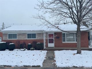 28556 Milton Avenue, Warren, MI 48092