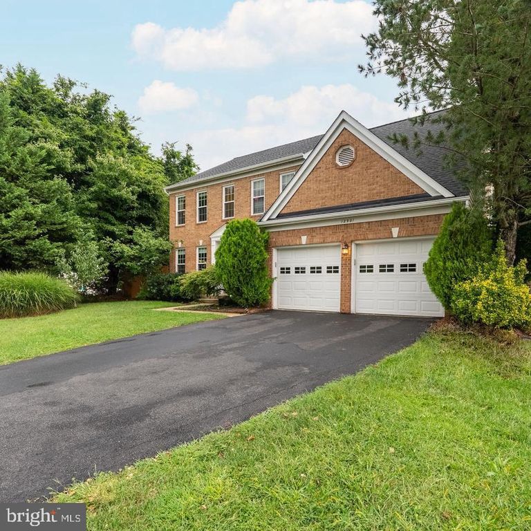 12901 CEDAR GLEN LN, Herndon, VA 20171