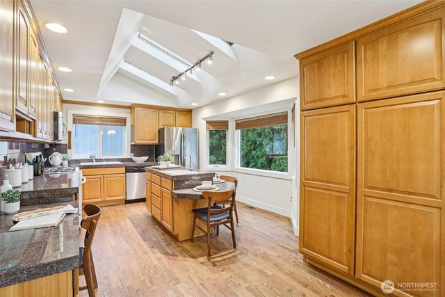 5733 155th Avenue NE, Redmond, WA 98052