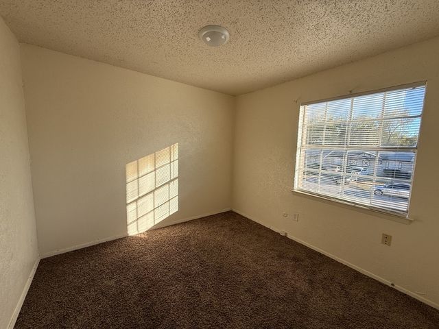 1021 Pleasant Valley Lane, Arlington, TX 76015