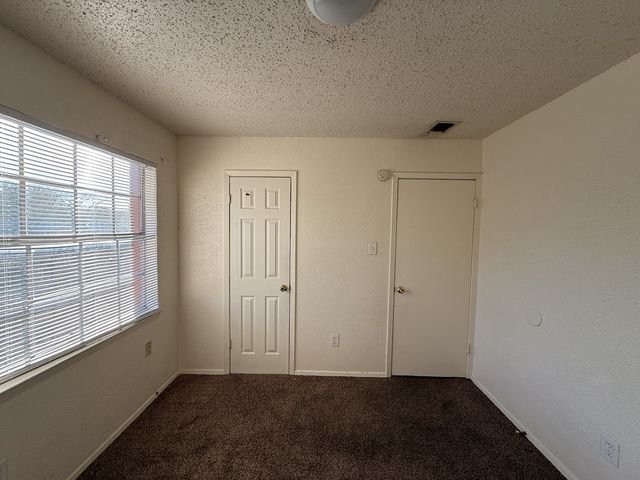 1021 Pleasant Valley Lane, Arlington, TX 76015