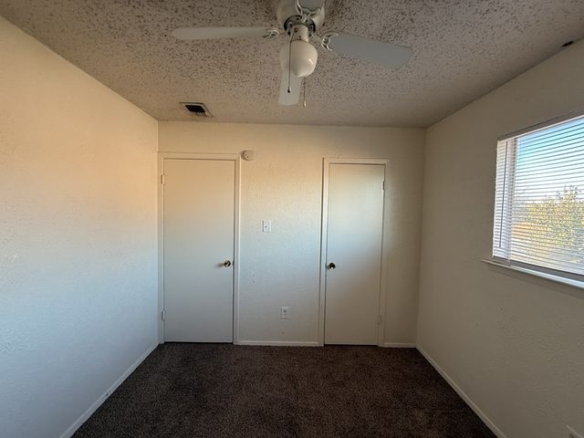 1021 Pleasant Valley Lane, Arlington, TX 76015