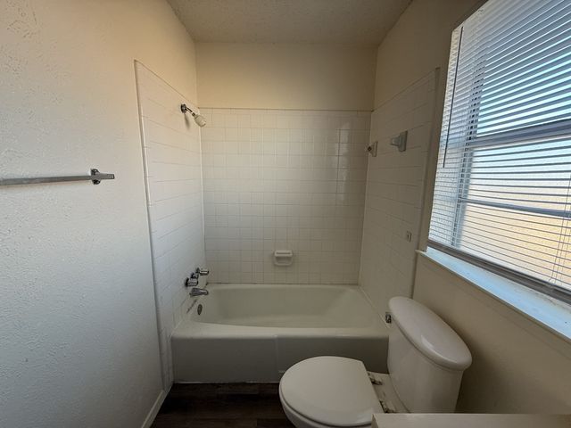 1021 Pleasant Valley Lane, Arlington, TX 76015