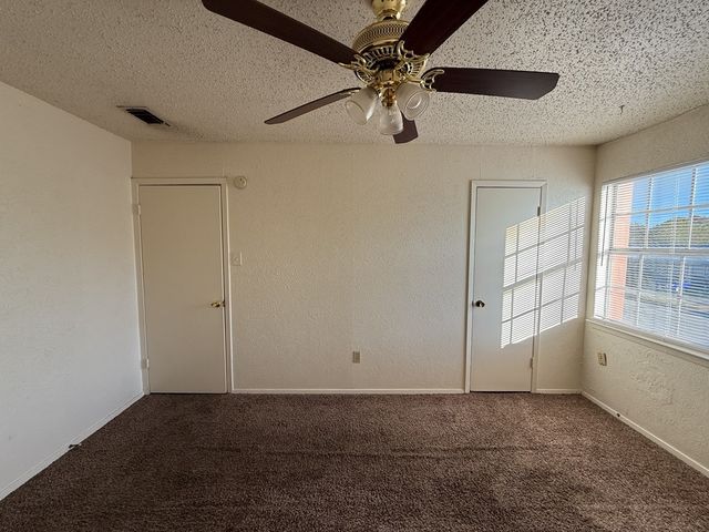 1021 Pleasant Valley Lane, Arlington, TX 76015