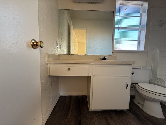 1021 Pleasant Valley Lane, Arlington, TX 76015