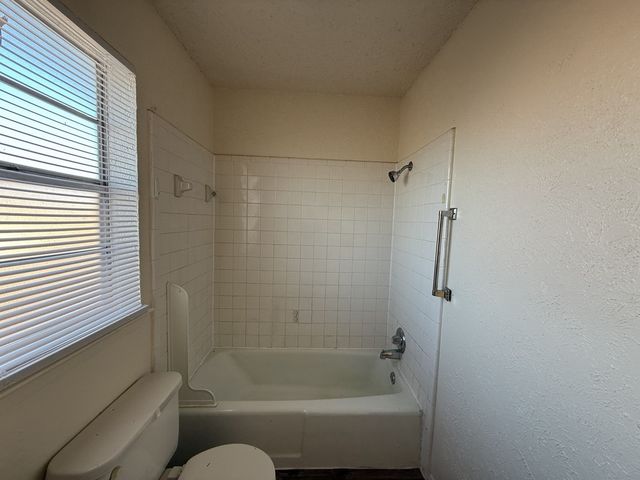 1021 Pleasant Valley Lane, Arlington, TX 76015