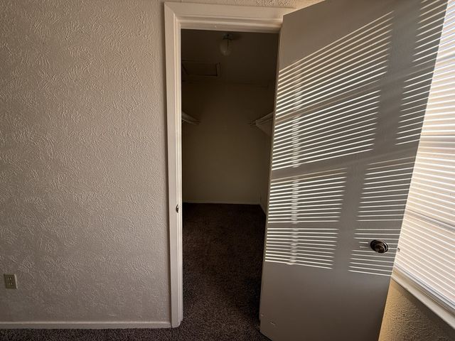 1021 Pleasant Valley Lane, Arlington, TX 76015