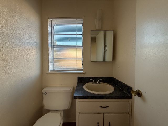 1021 Pleasant Valley Lane, Arlington, TX 76015