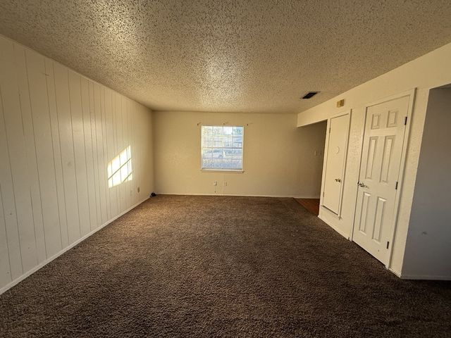 1021 Pleasant Valley Lane, Arlington, TX 76015