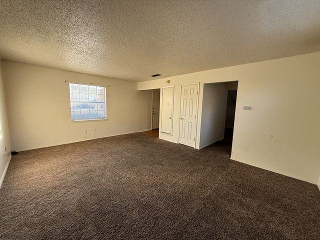 1021 Pleasant Valley Lane, Arlington, TX 76015