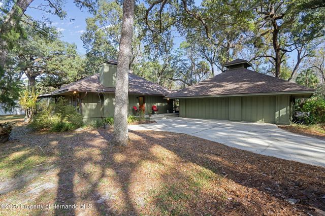 8725 Quail Run Drive, Wesley Chapel, FL 33544