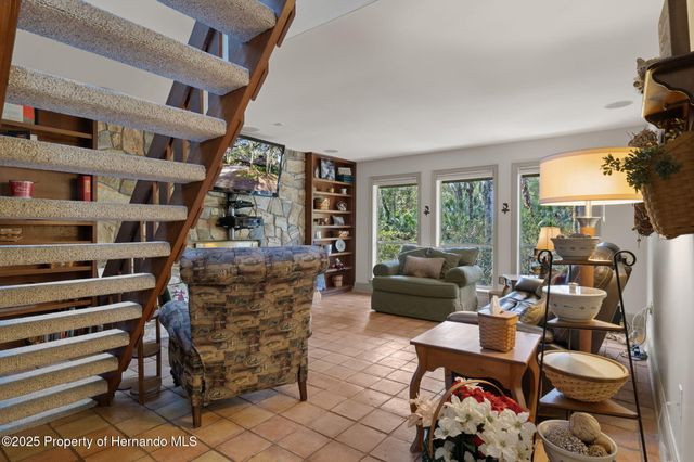 8725 Quail Run Drive, Wesley Chapel, FL 33544