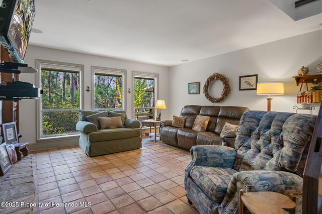 8725 Quail Run Drive, Wesley Chapel, FL 33544