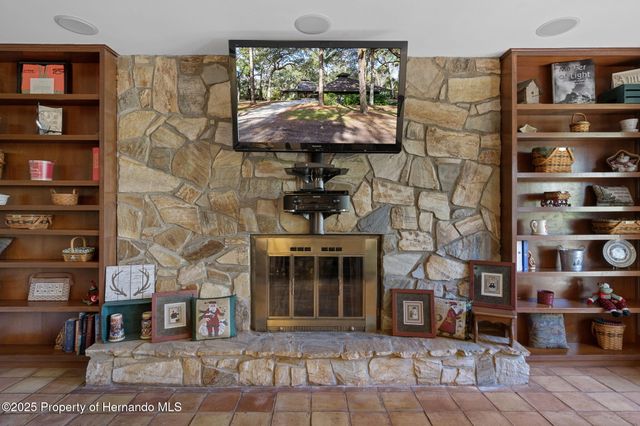 8725 Quail Run Drive, Wesley Chapel, FL 33544