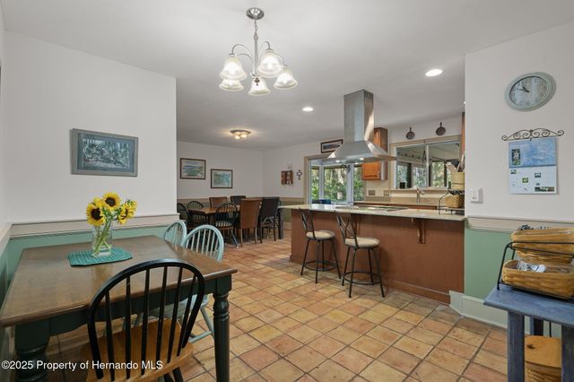 8725 Quail Run Drive, Wesley Chapel, FL 33544