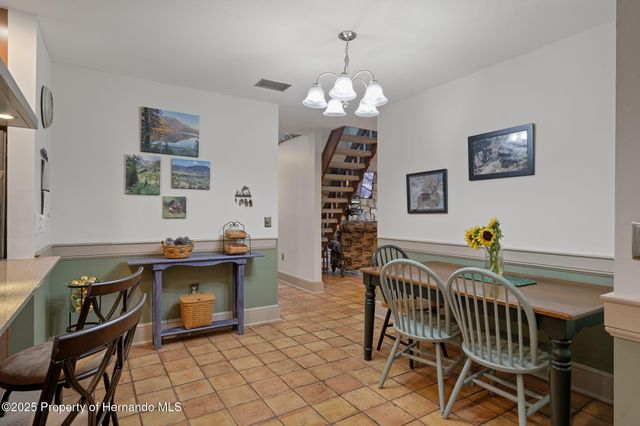 8725 Quail Run Drive, Wesley Chapel, FL 33544