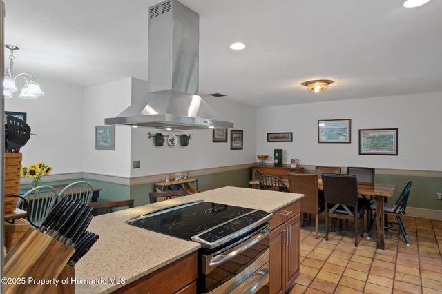 8725 Quail Run Drive, Wesley Chapel, FL 33544