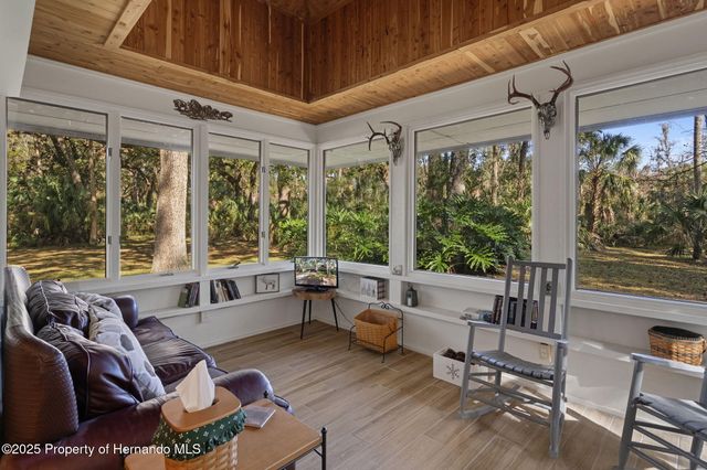 8725 Quail Run Drive, Wesley Chapel, FL 33544