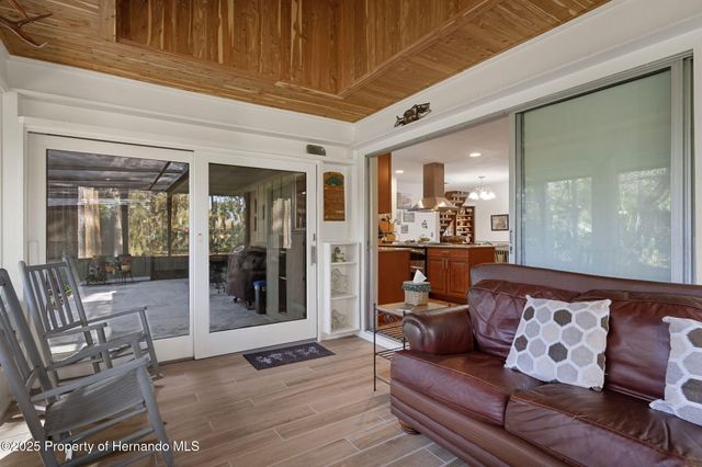 8725 Quail Run Drive, Wesley Chapel, FL 33544