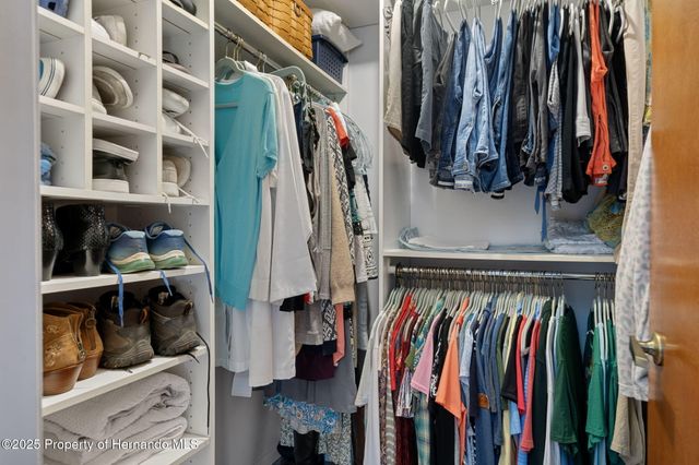 8725 Quail Run Drive, Wesley Chapel, FL 33544