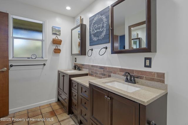 8725 Quail Run Drive, Wesley Chapel, FL 33544