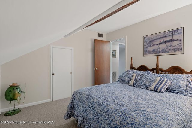 8725 Quail Run Drive, Wesley Chapel, FL 33544