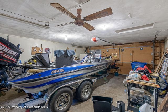 8725 Quail Run Drive, Wesley Chapel, FL 33544