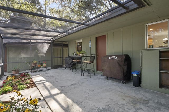 8725 Quail Run Drive, Wesley Chapel, FL 33544