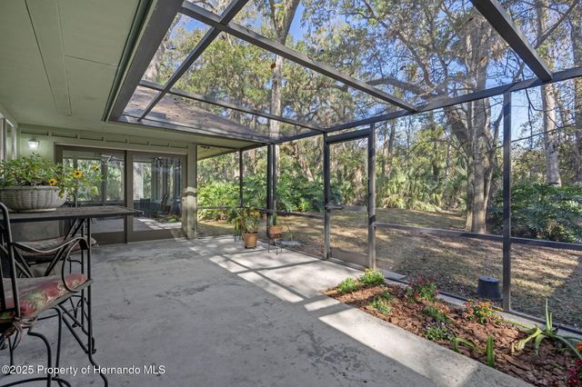 8725 Quail Run Drive, Wesley Chapel, FL 33544